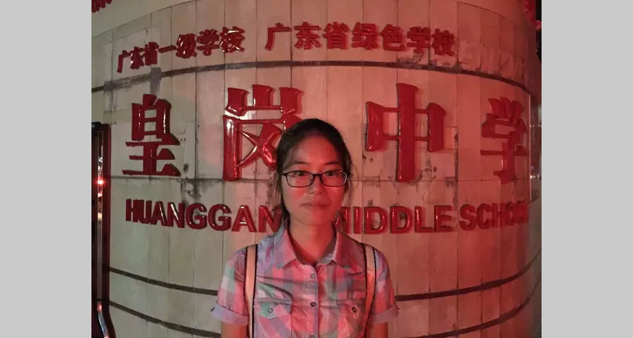 013-別看這副瘦弱肩膀可是可以扛起大梁的哦！此時(shí)已經(jīng)華燈初上了，來個(gè)影吧，留一個(gè)紀(jì)念